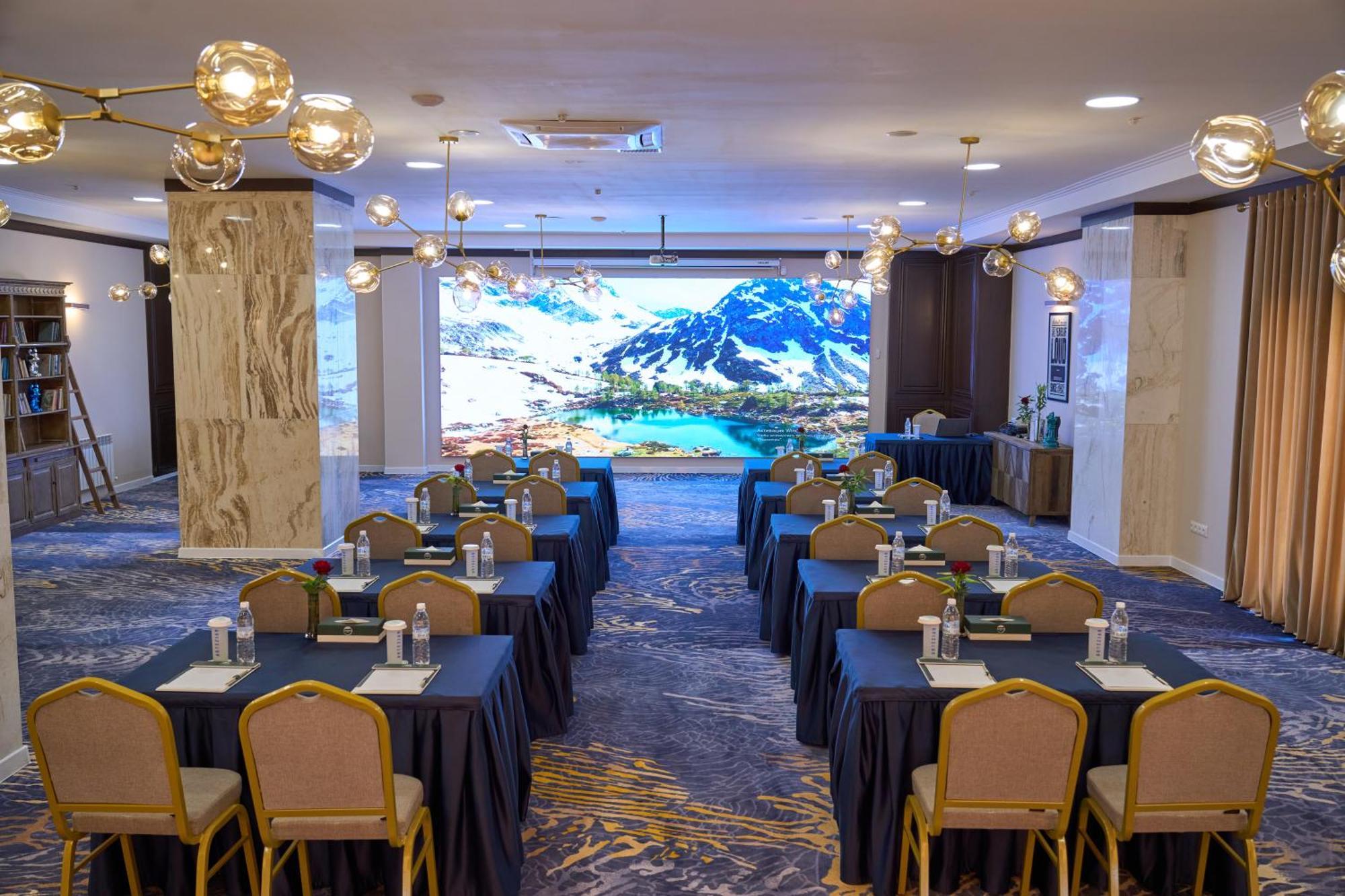 Garden Hotel & Spa Bishkek Esterno foto