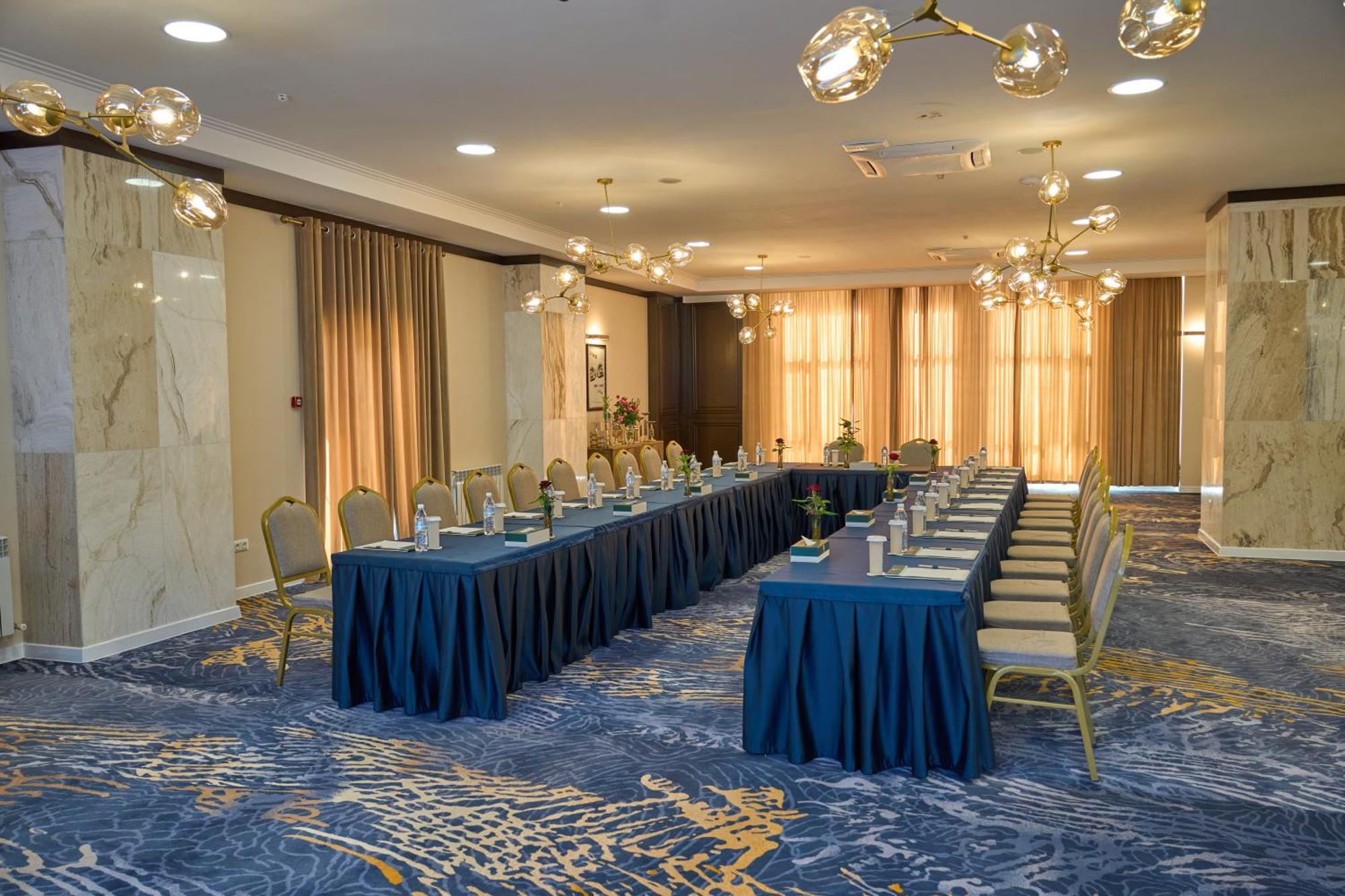 Garden Hotel & Spa Bishkek Esterno foto