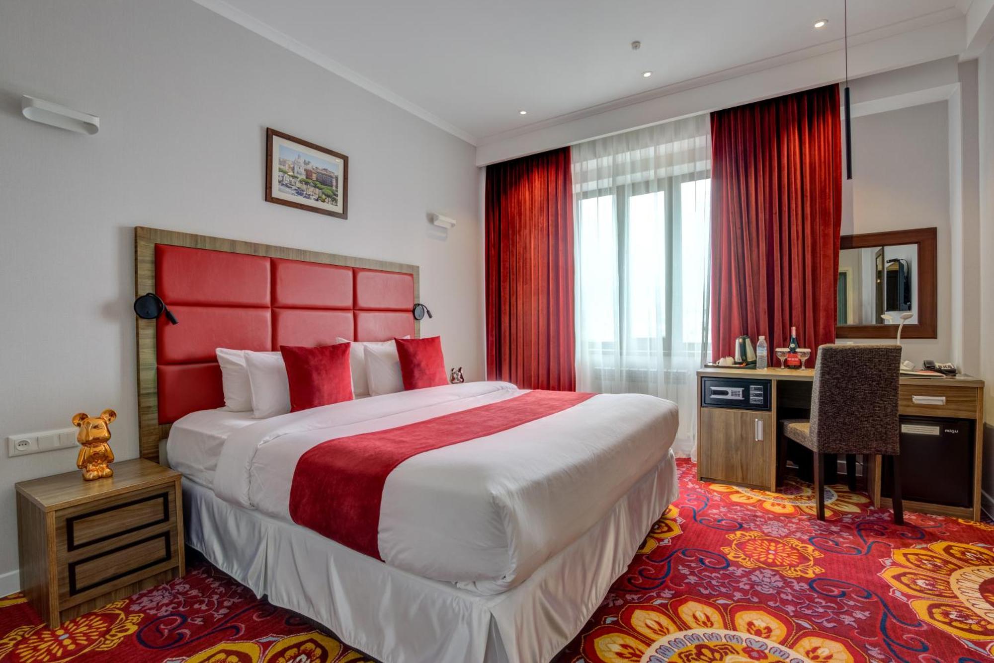 Garden Hotel & Spa Bishkek Esterno foto