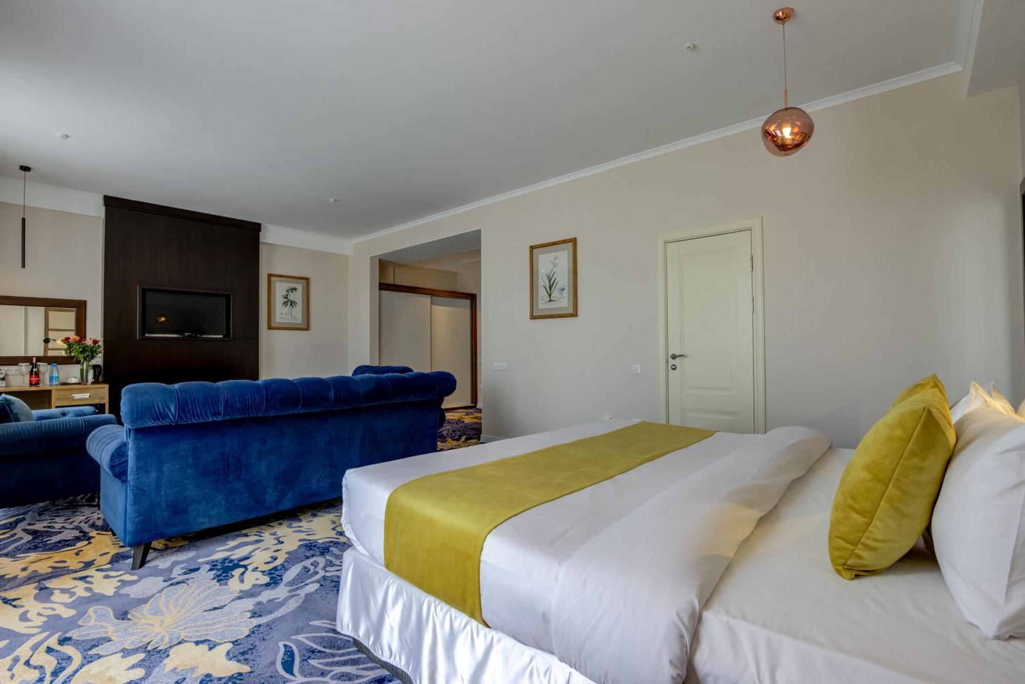 Garden Hotel & Spa Bishkek Esterno foto