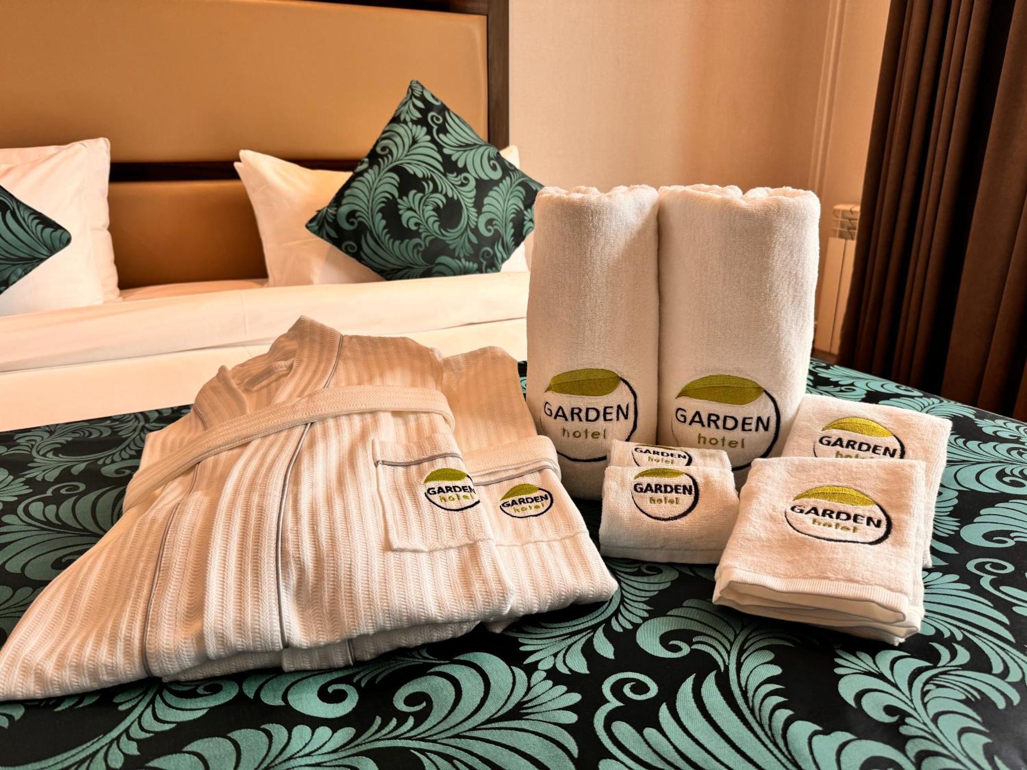 Garden Hotel & Spa Bishkek Esterno foto