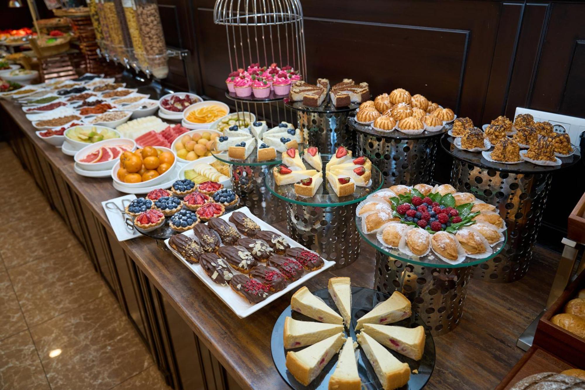 Garden Hotel & Spa Bishkek Esterno foto